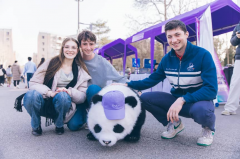 憨态可掬的外动的动做